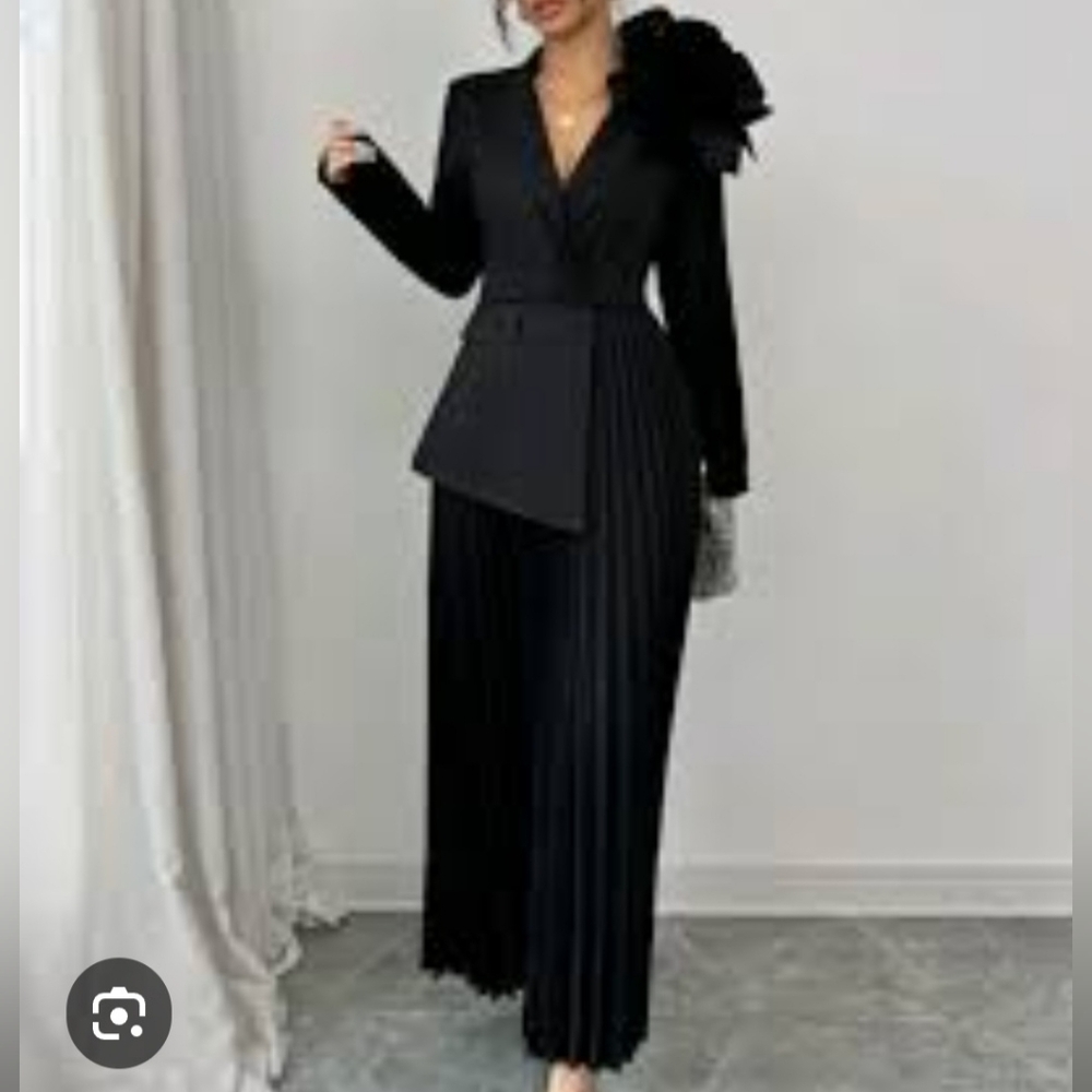 SHEIN Black Maxi Dress with Pleated Skirt